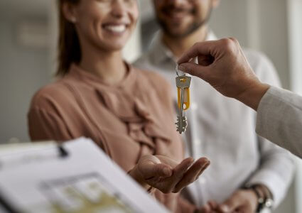Couple buying house | SIGNATURE PROPERTIES GROUP